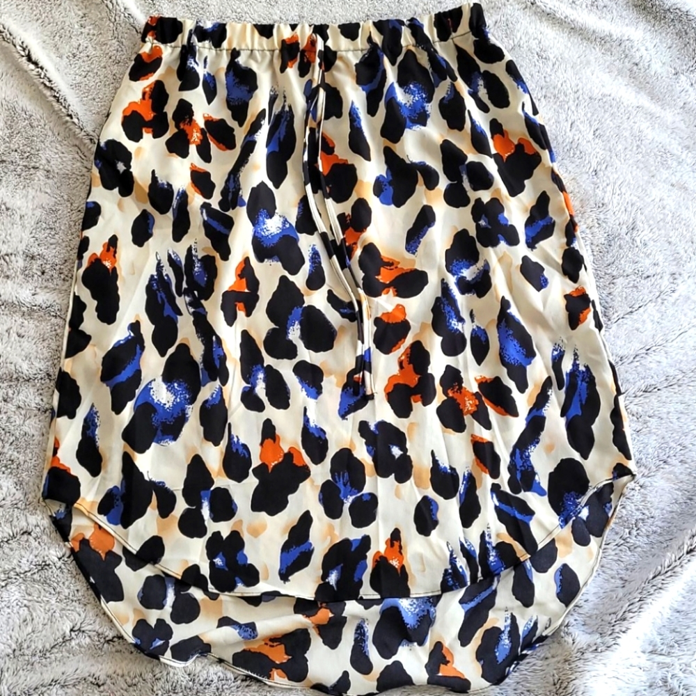 Beautiful cream animal print skirt.